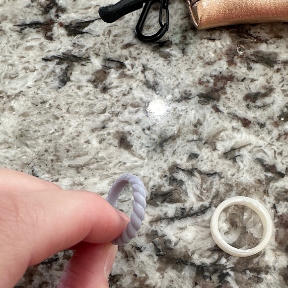 Women’s Qalo Stackable Rings - Picture 3 of 6